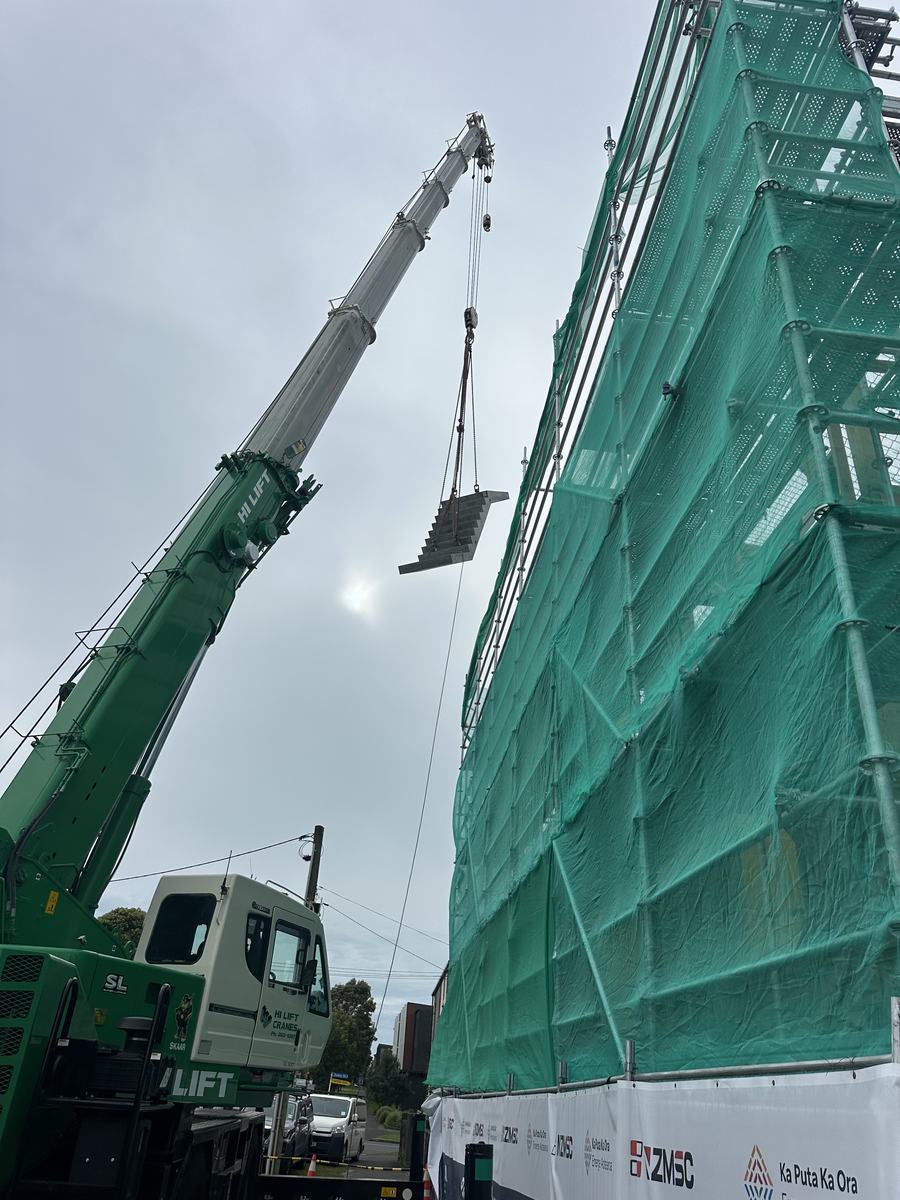 Crane lift