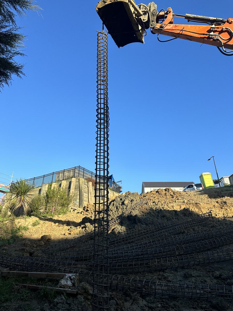 Pile cage lift